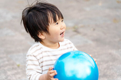 遊んでいる子供